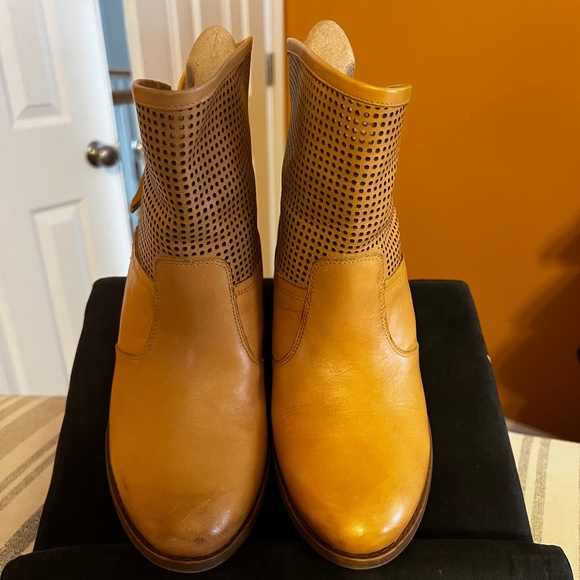 Ladies Boot - Picture 7 of 8